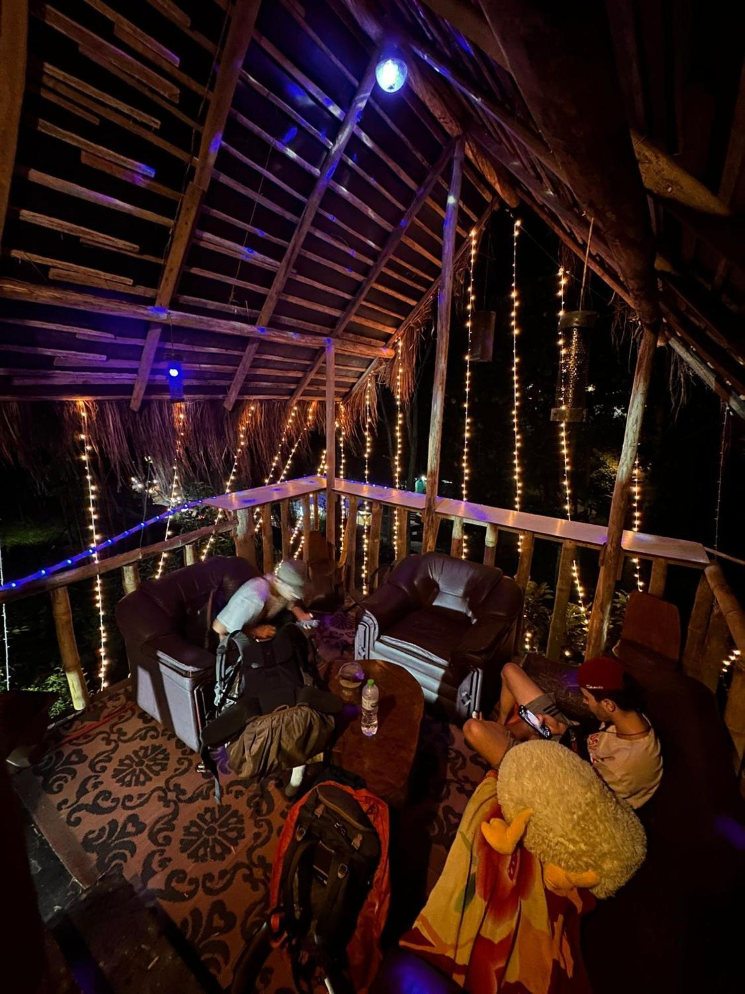 אלה Hostal Tree House מראה חיצוני תמונה